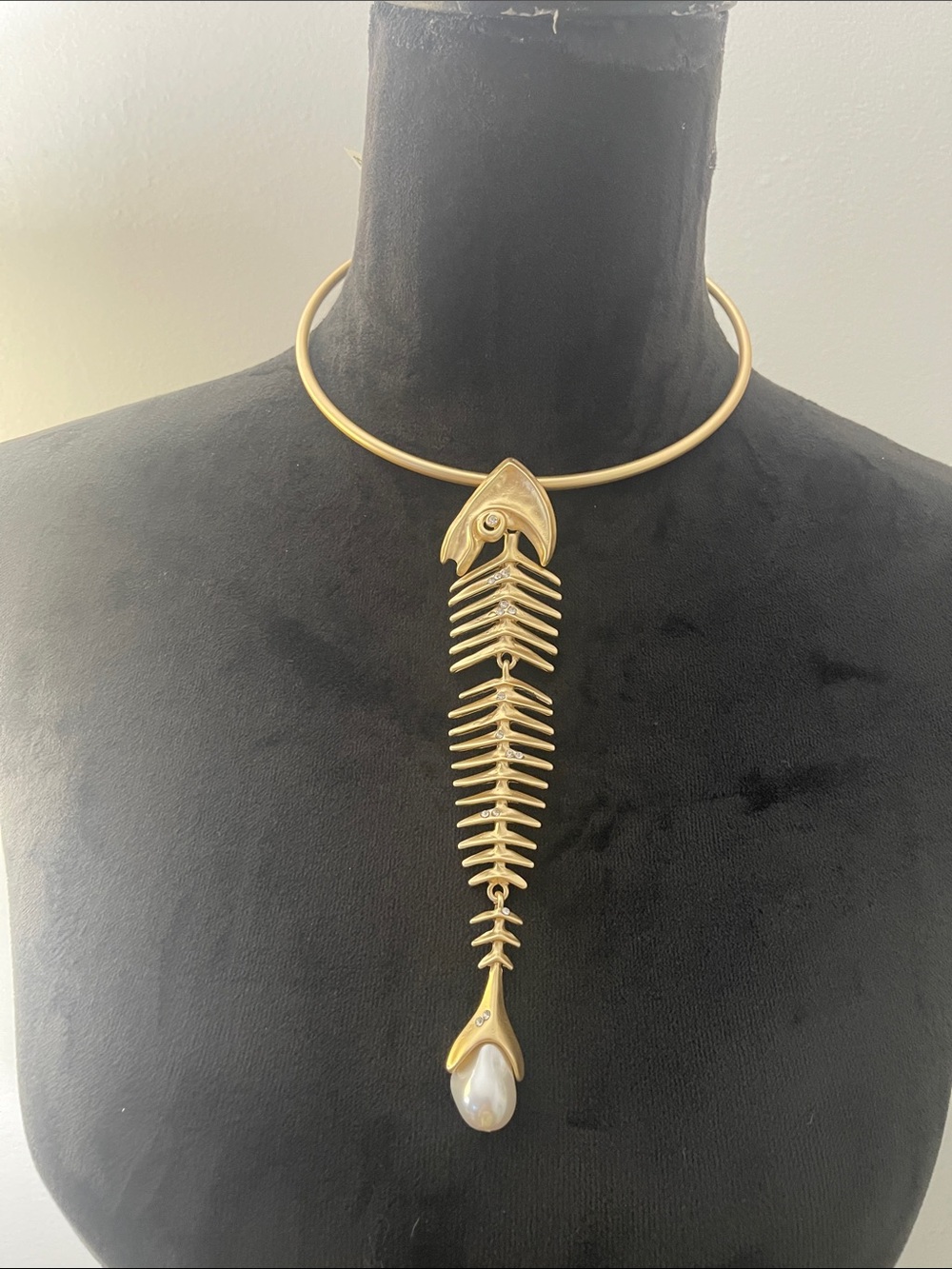 Gold Fishbone Pendant Choker Necklace with Pearl Drop